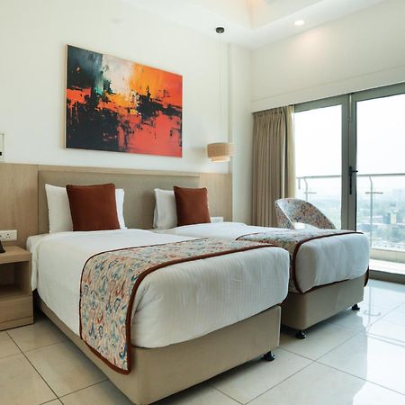 Ar Suites Klj Square Гургаон Екстериор снимка