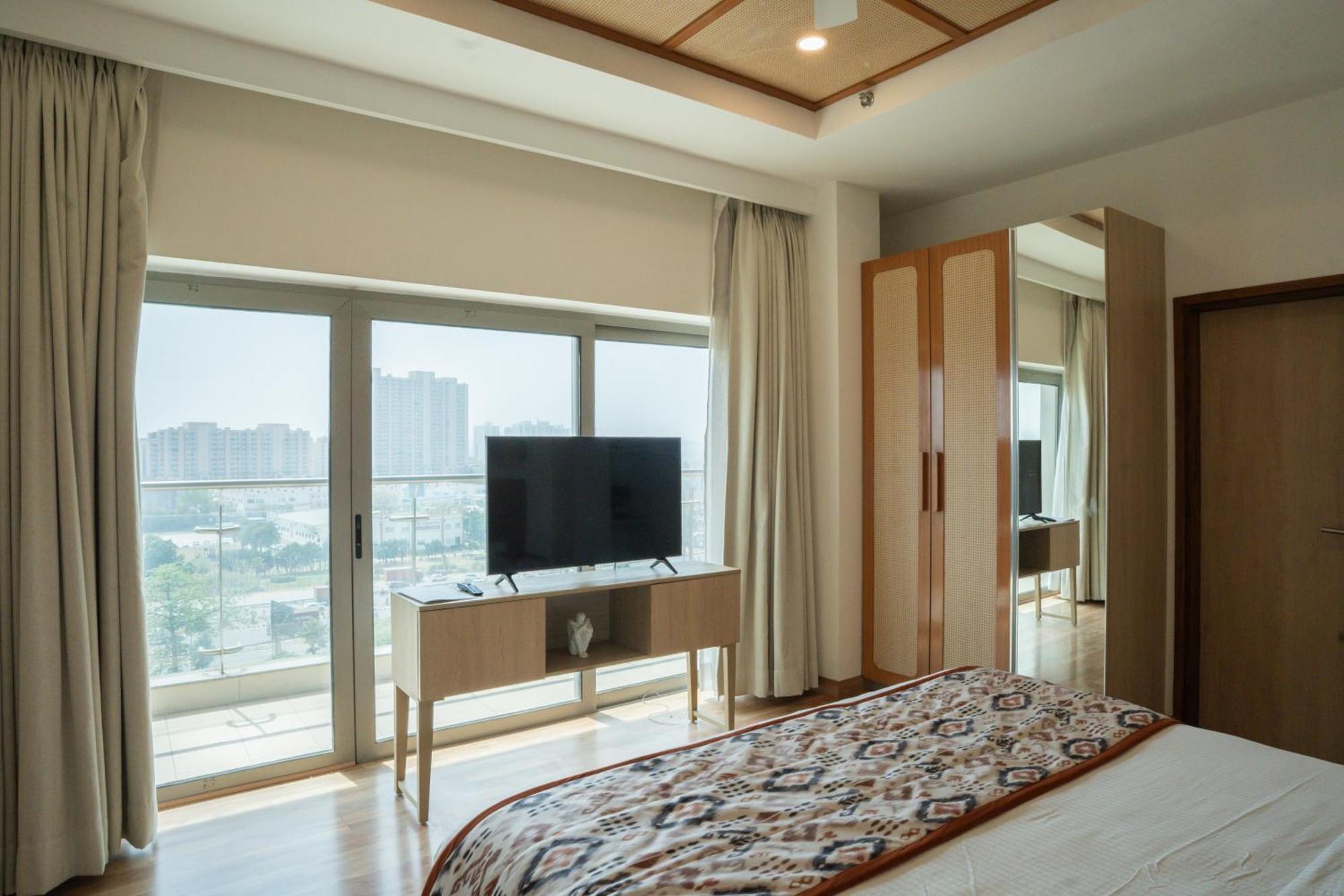 Ar Suites Klj Square Гургаон Екстериор снимка
