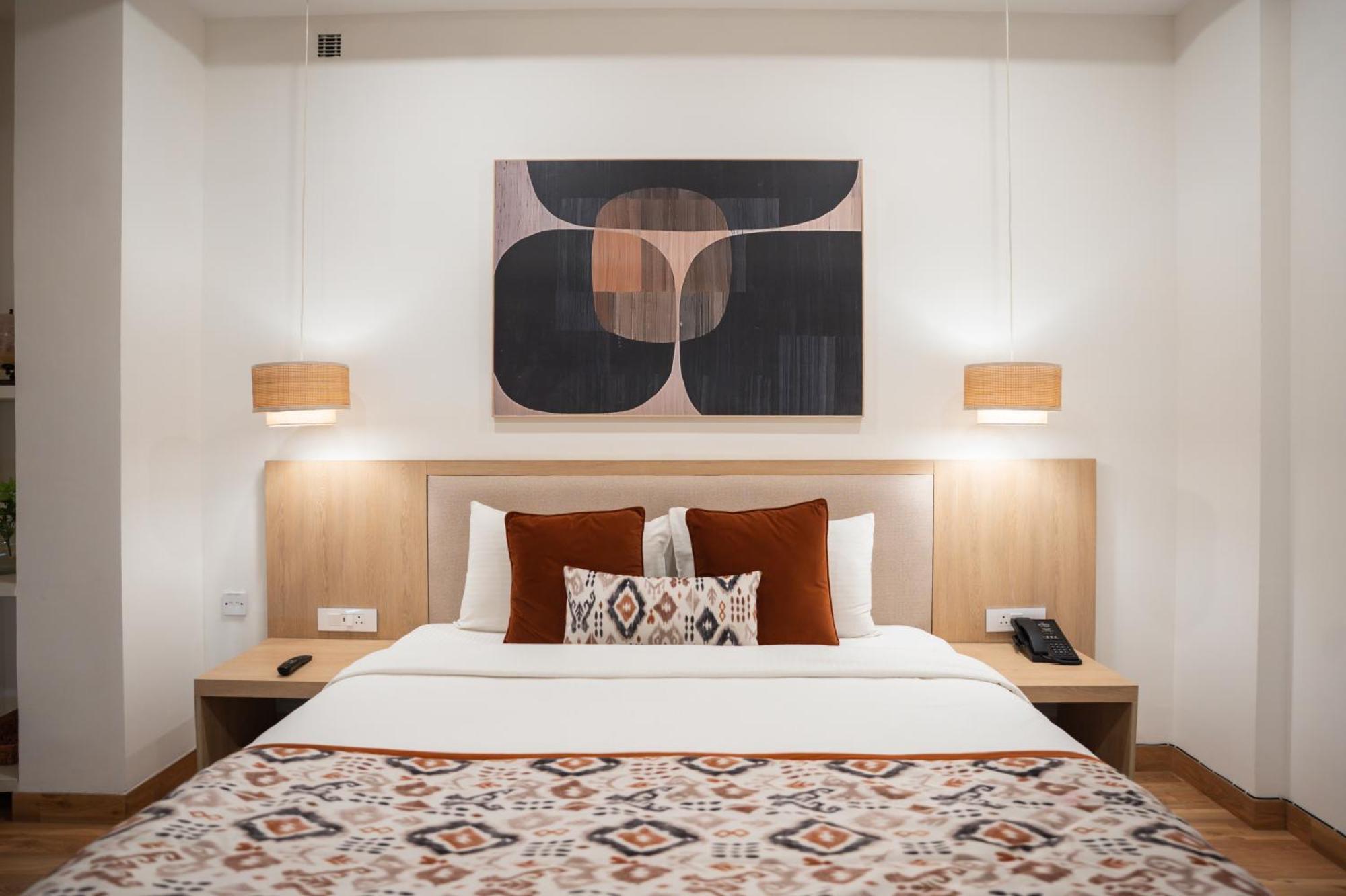 Ar Suites Klj Square Гургаон Екстериор снимка