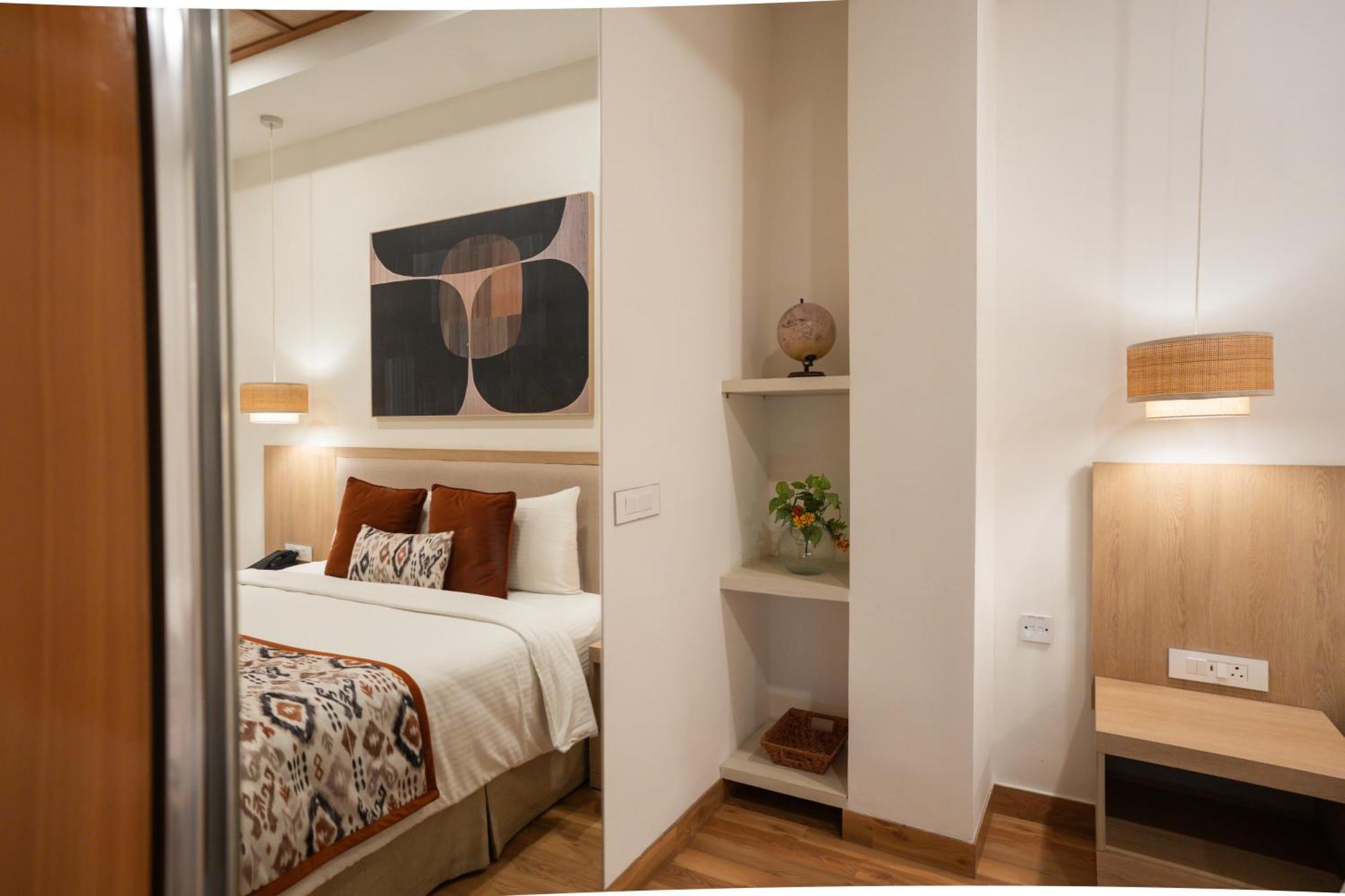 Ar Suites Klj Square Гургаон Екстериор снимка