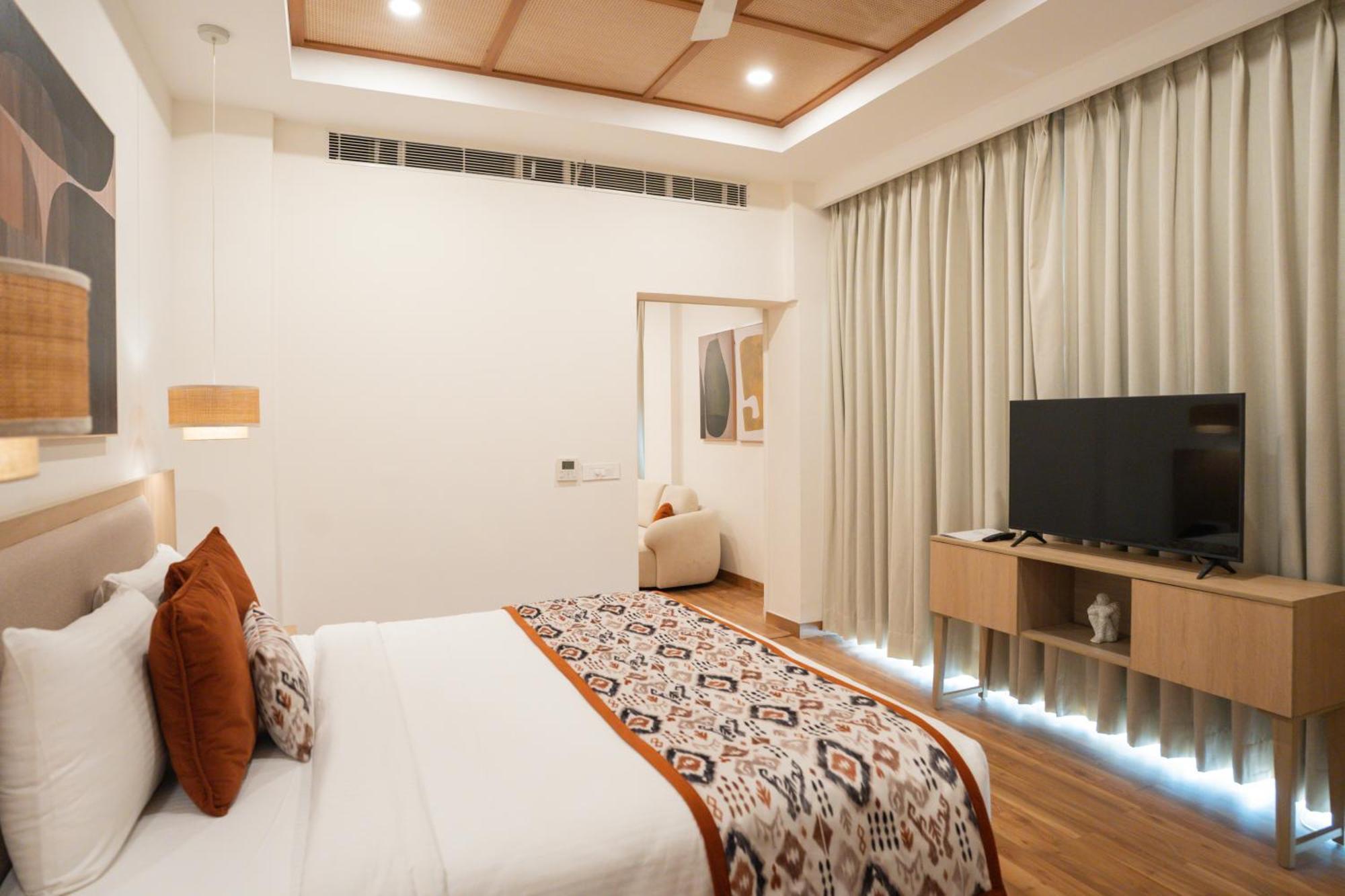 Ar Suites Klj Square Гургаон Екстериор снимка