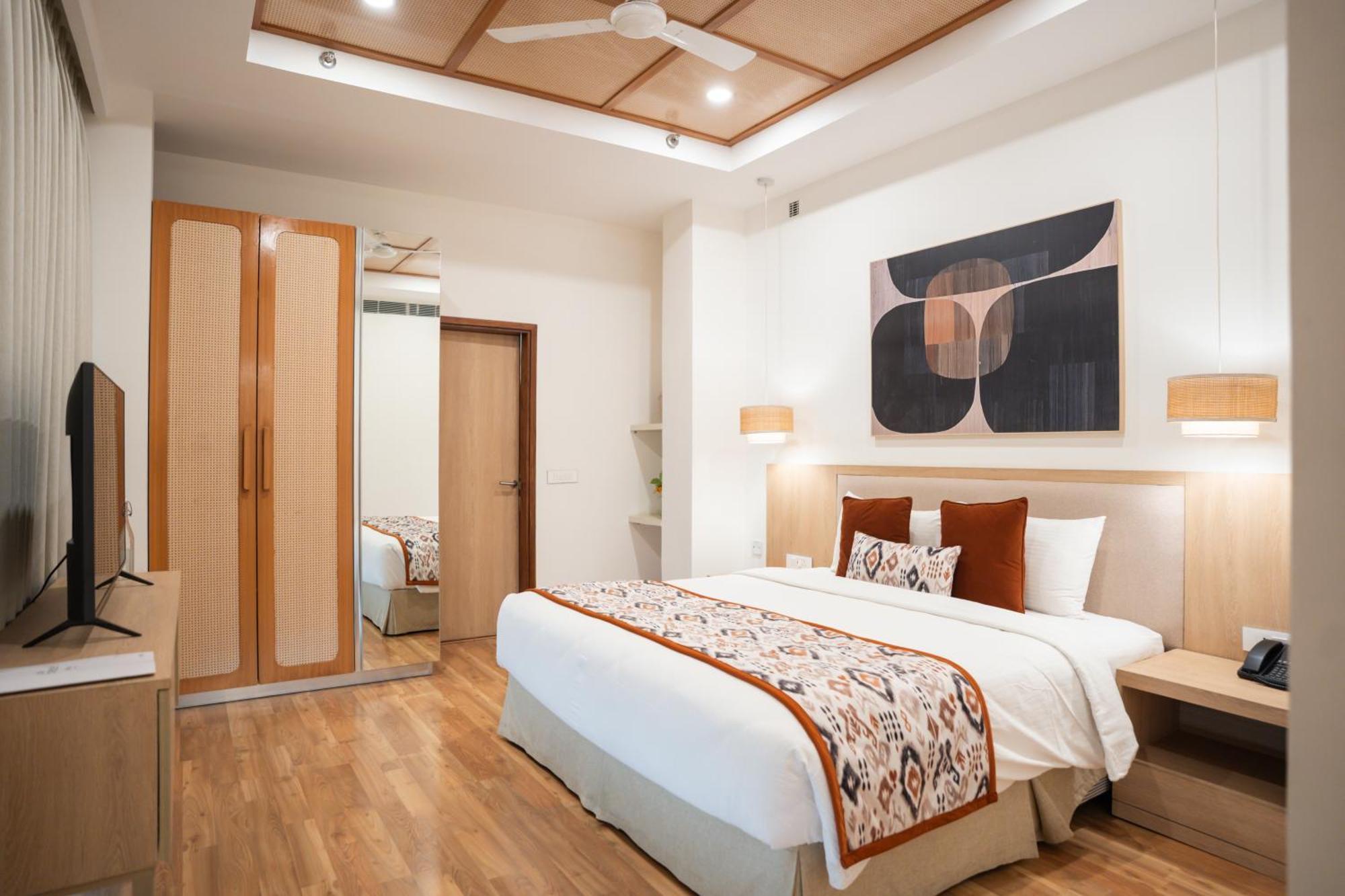 Ar Suites Klj Square Гургаон Екстериор снимка