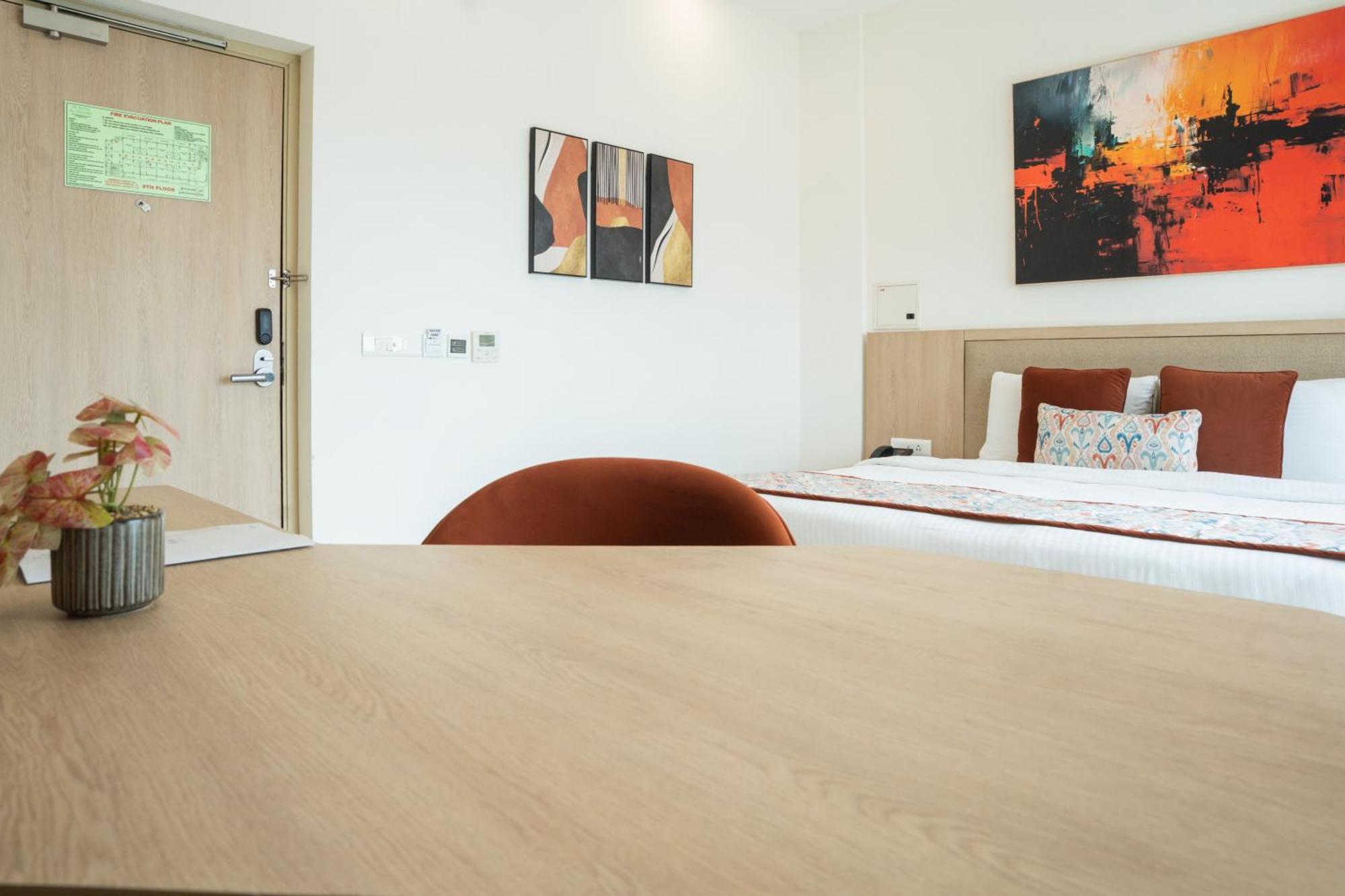 Ar Suites Klj Square Гургаон Екстериор снимка