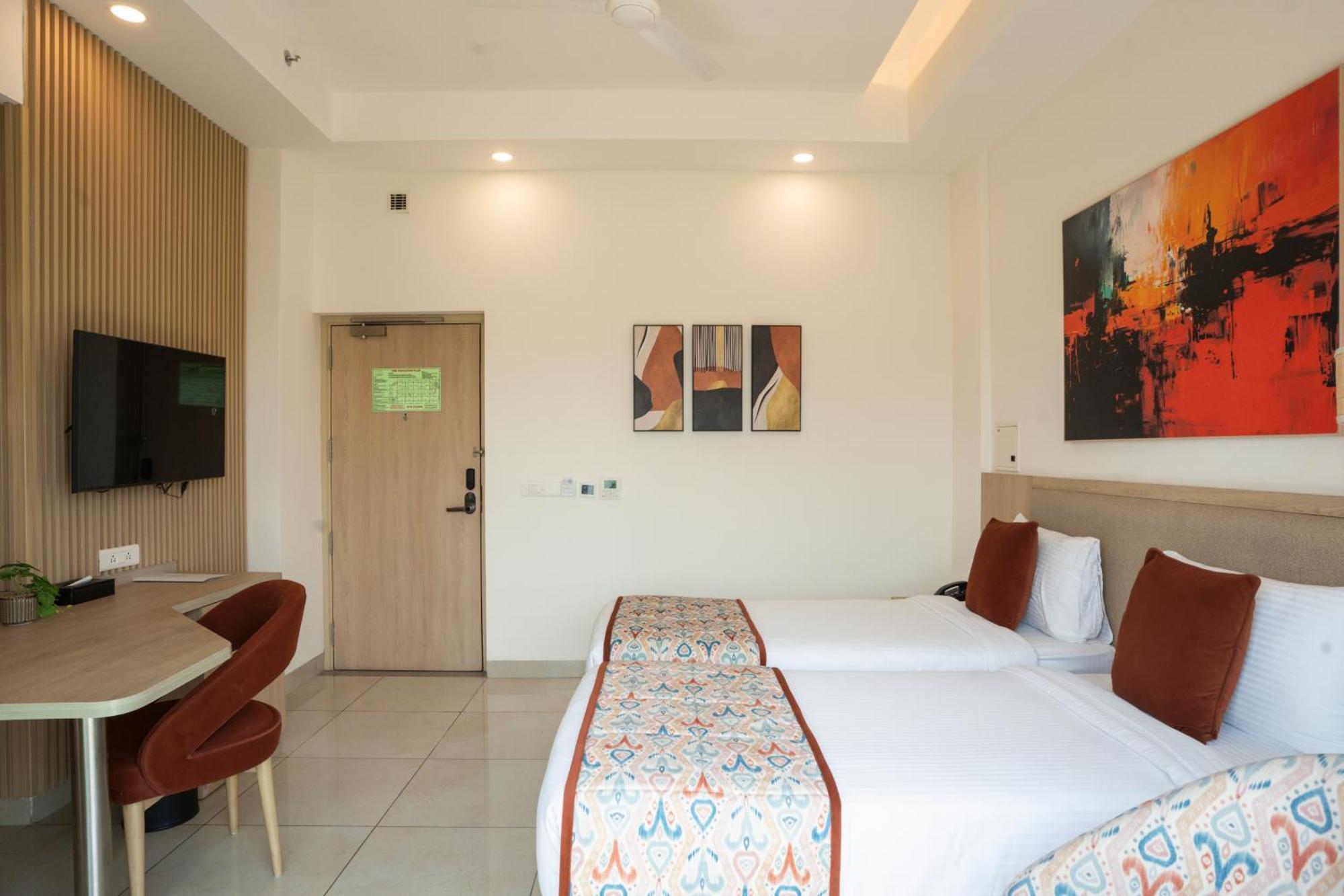 Ar Suites Klj Square Гургаон Екстериор снимка