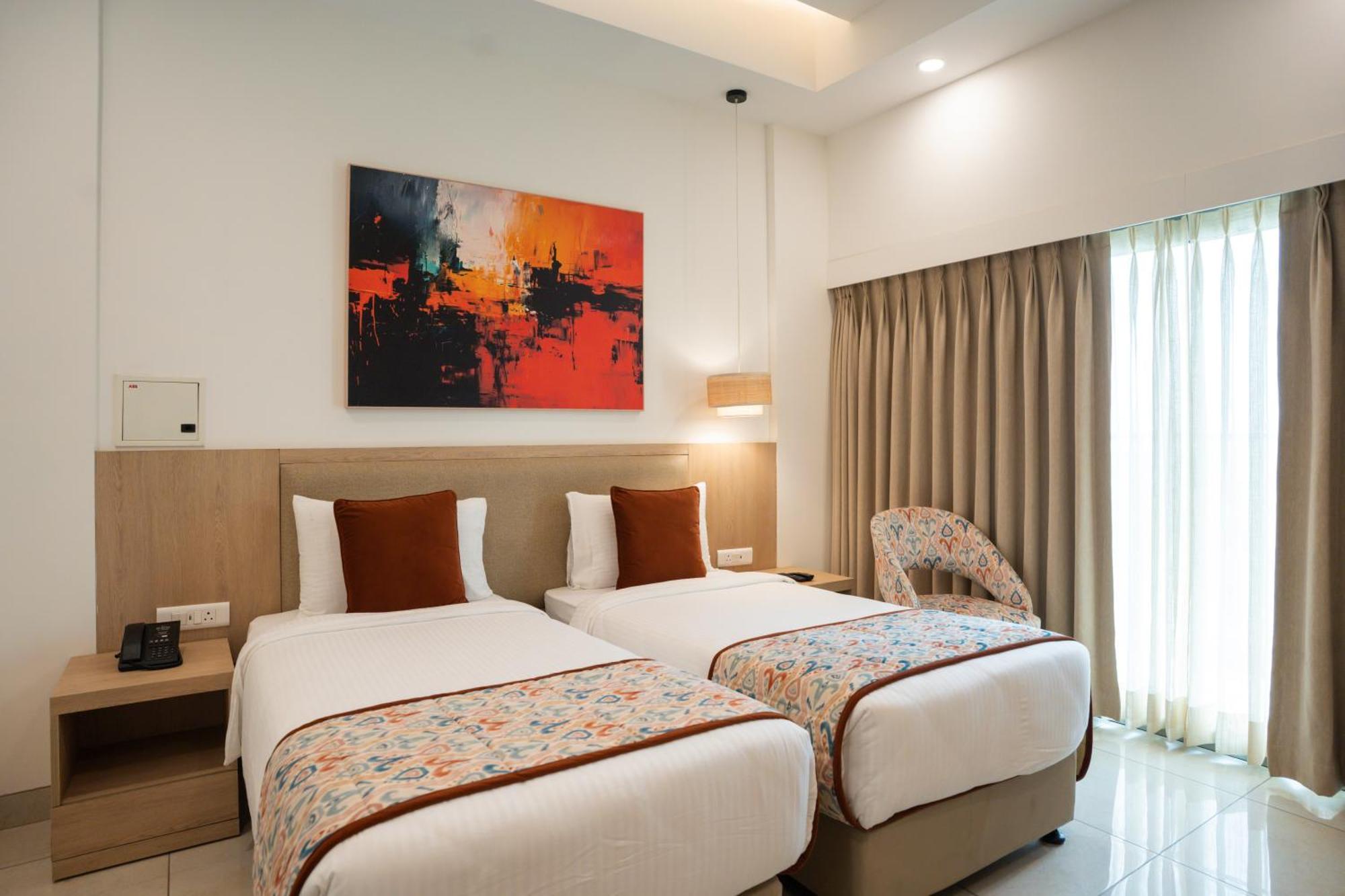 Ar Suites Klj Square Гургаон Екстериор снимка