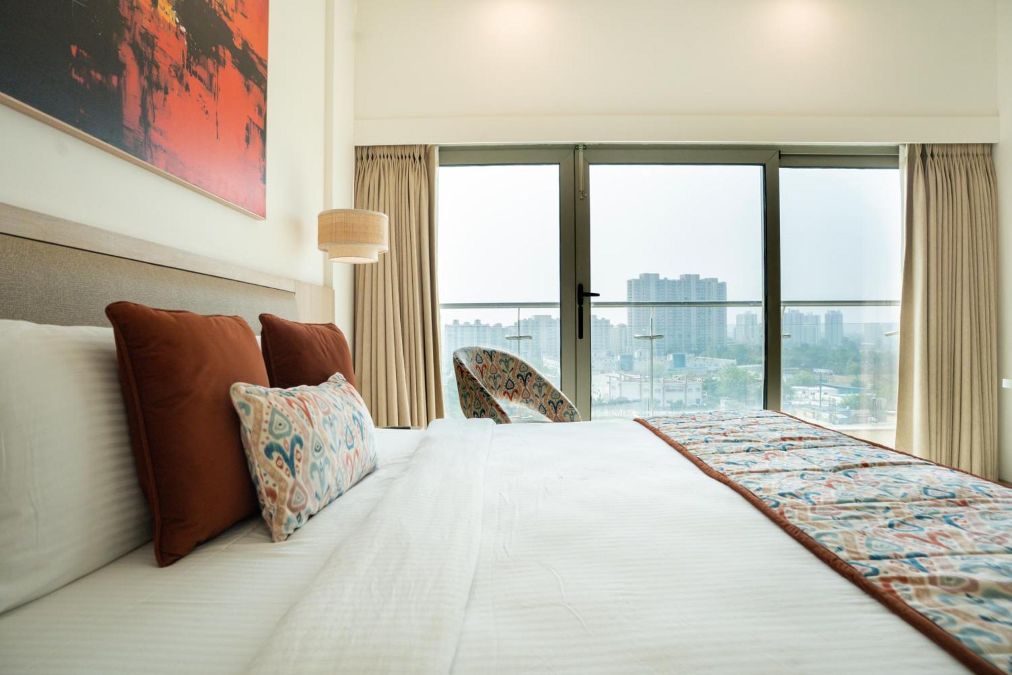 Ar Suites Klj Square Гургаон Екстериор снимка