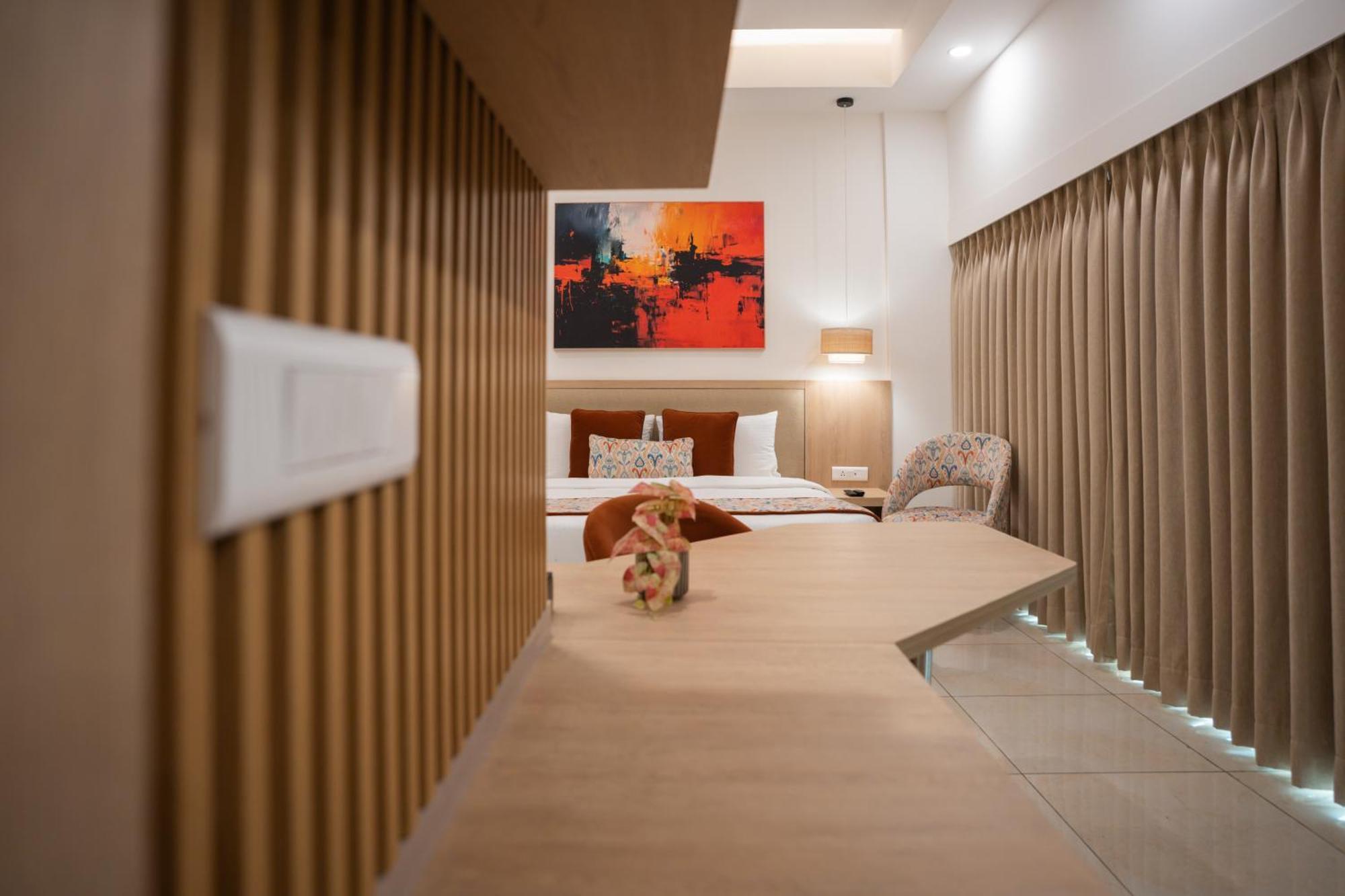 Ar Suites Klj Square Гургаон Екстериор снимка