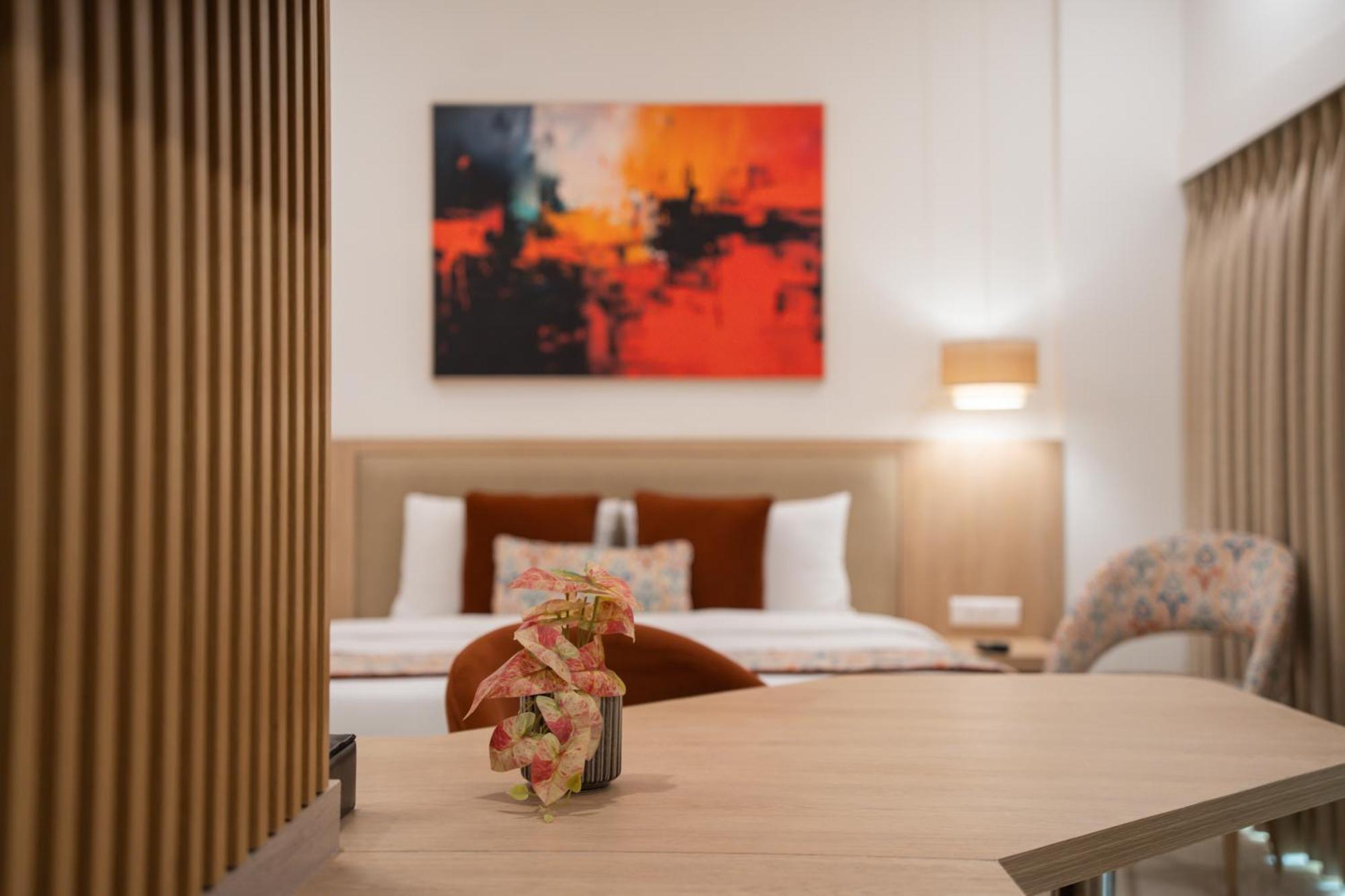Ar Suites Klj Square Гургаон Екстериор снимка