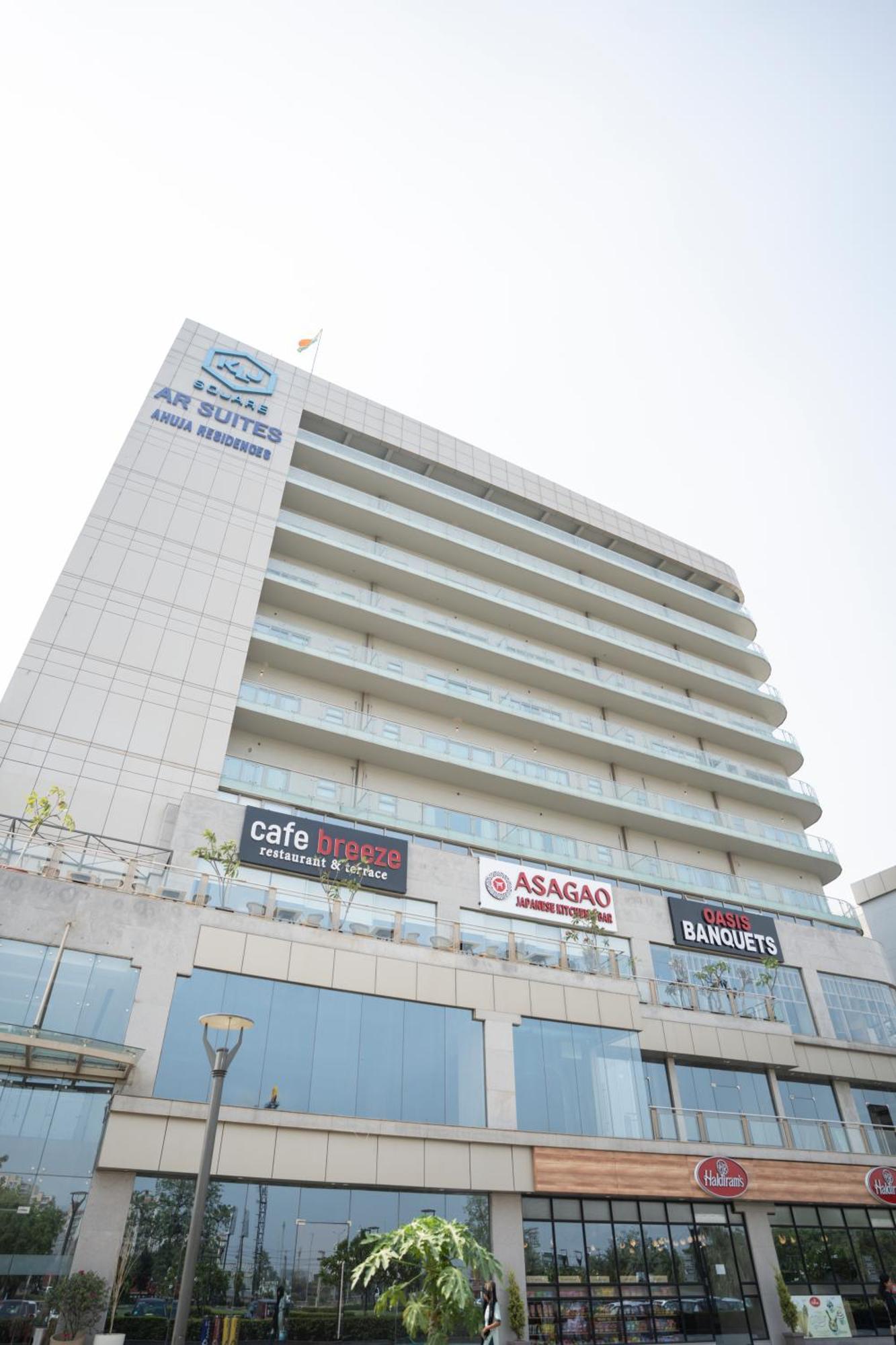 Ar Suites Klj Square Гургаон Екстериор снимка