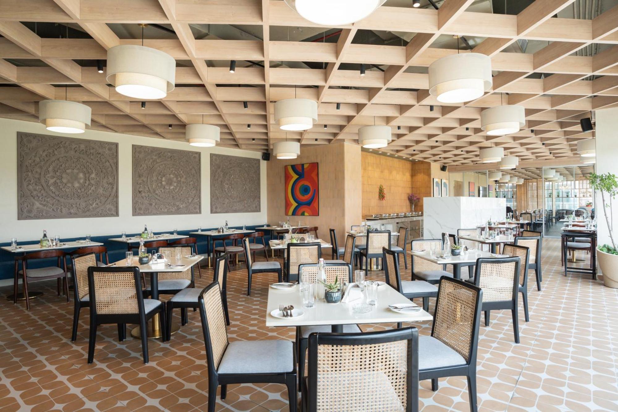 Ar Suites Klj Square Гургаон Екстериор снимка