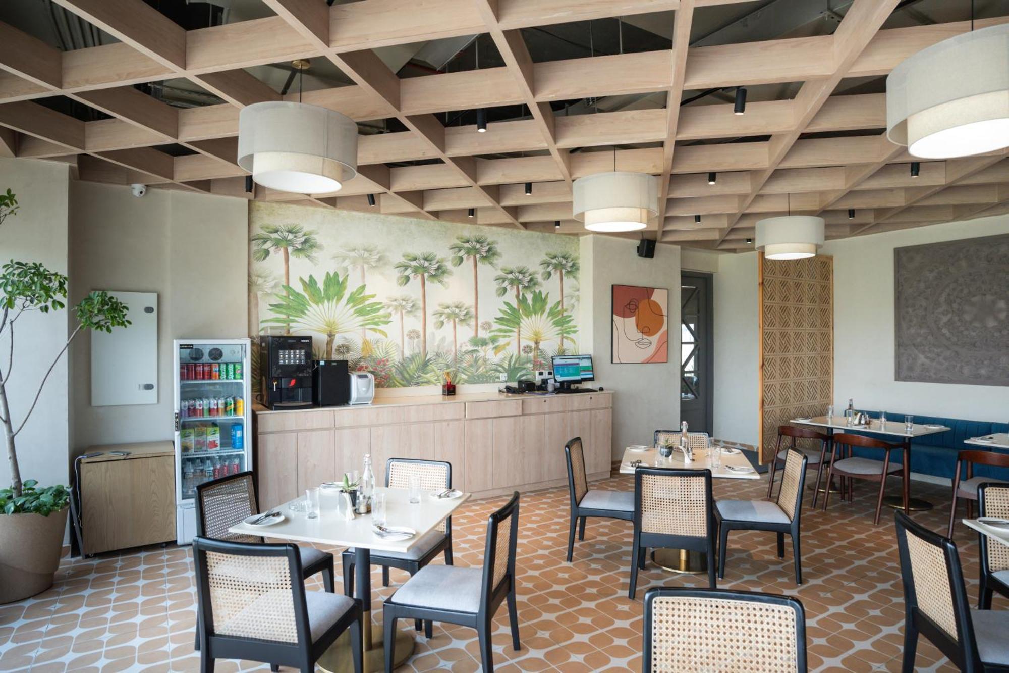 Ar Suites Klj Square Гургаон Екстериор снимка